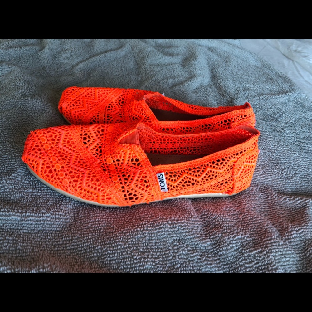 TOMS Fluorescent orange lace fabric, size 8